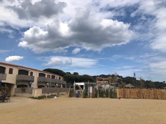Appartement Face A La Mer La Croix-Valmer Exteriér fotografie